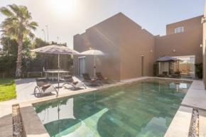 Villa Mima, lux, billard, jeux, cuisinière , piscine Chauffée,